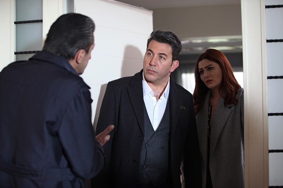 кадр из сериала "Нажива"