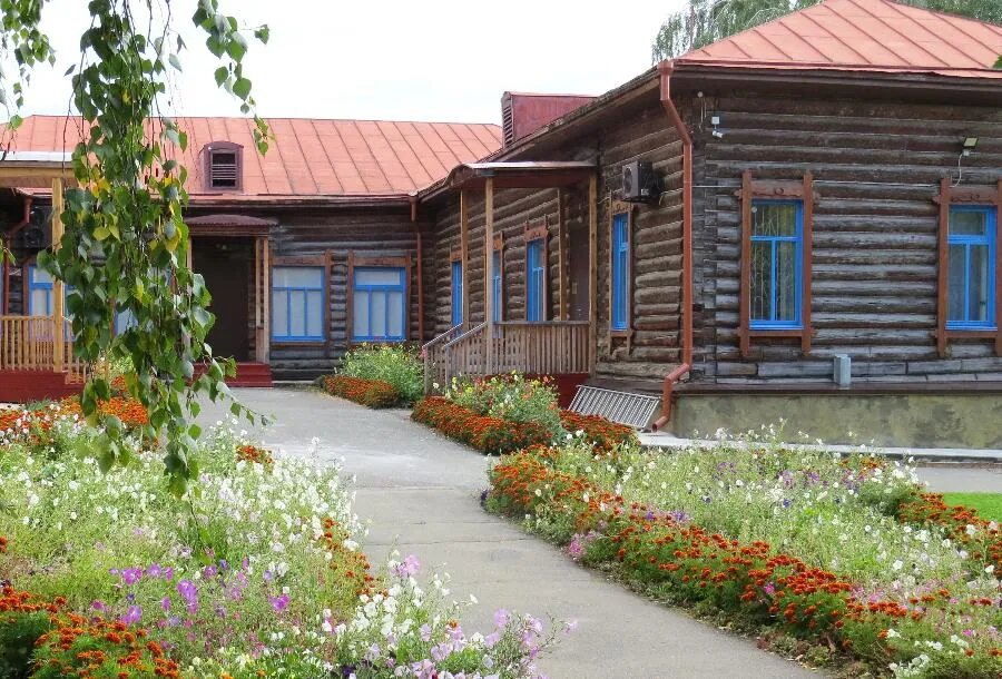 Первая сросткинская школа колхозной молодежи теперь знаменита на всю Россию./ФОТО АВТОРА