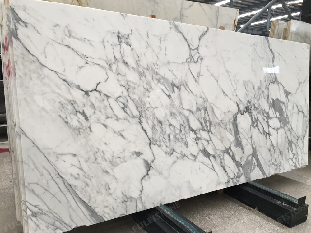 Мрамор Статуарио, Италия