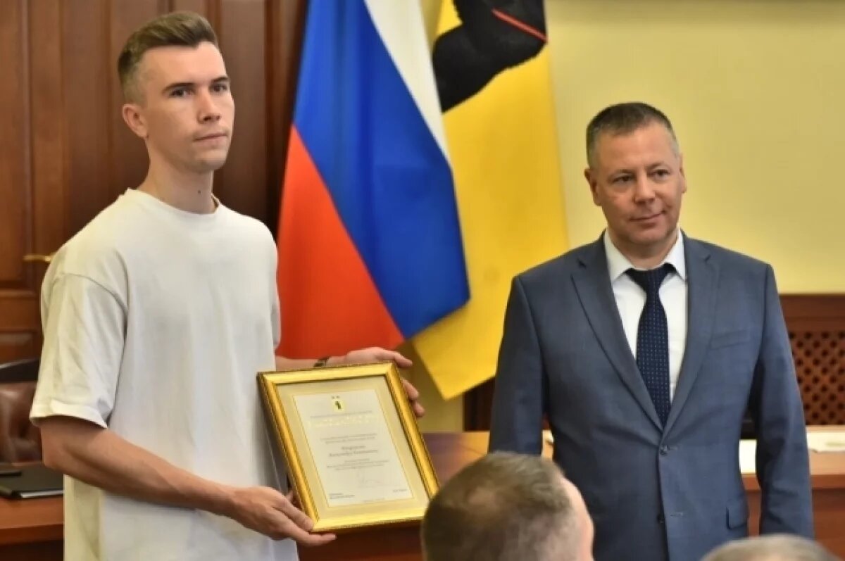    Губернатор Ярославской области наградил спасателей тонущего ребенка