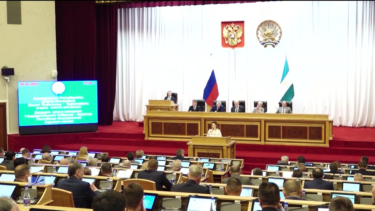    За первое полугодие 2025 года депутаты Госсобрания – Курултая Башкортостана приняли более 100 законов