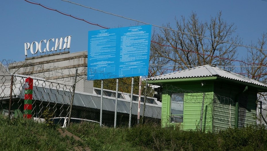    Граница России с Эстонией. Погранпереход Ивангород—Нарва. Автор фото: Trend/Андрей Федоров
