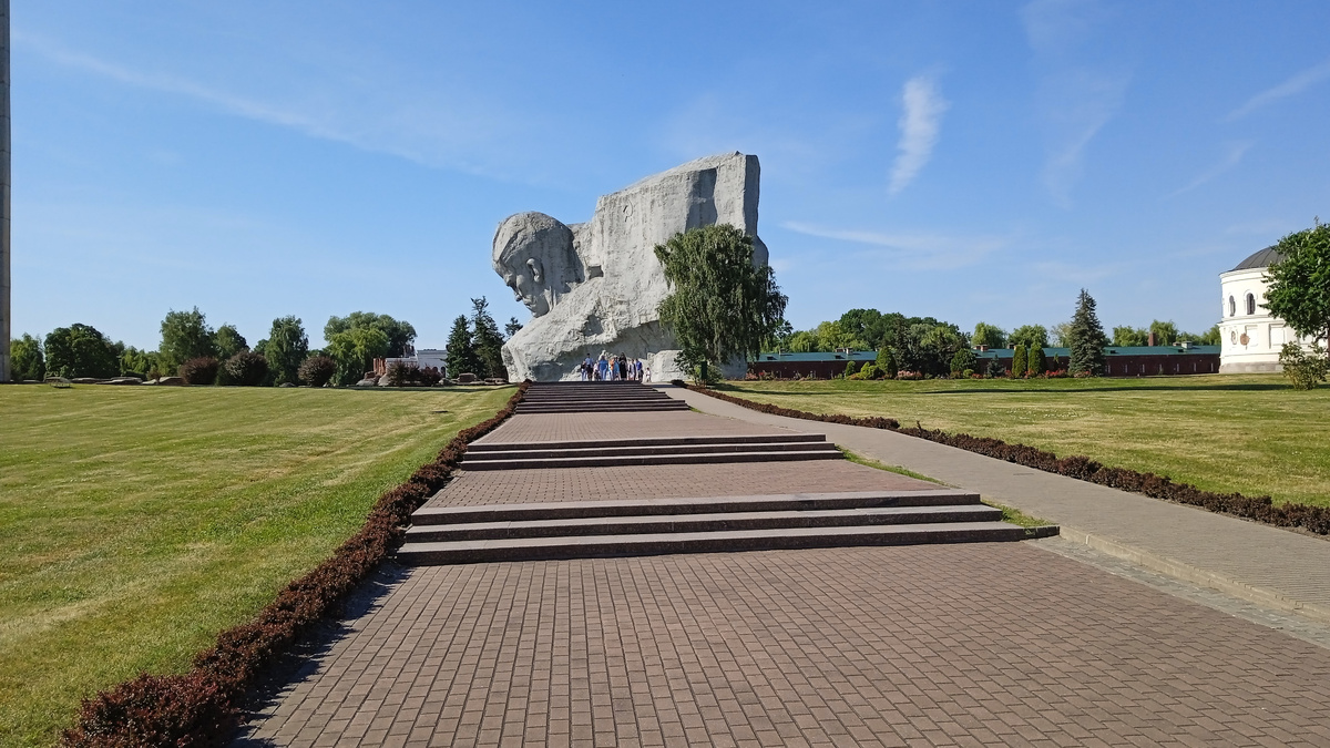 Монумент "Мужество"