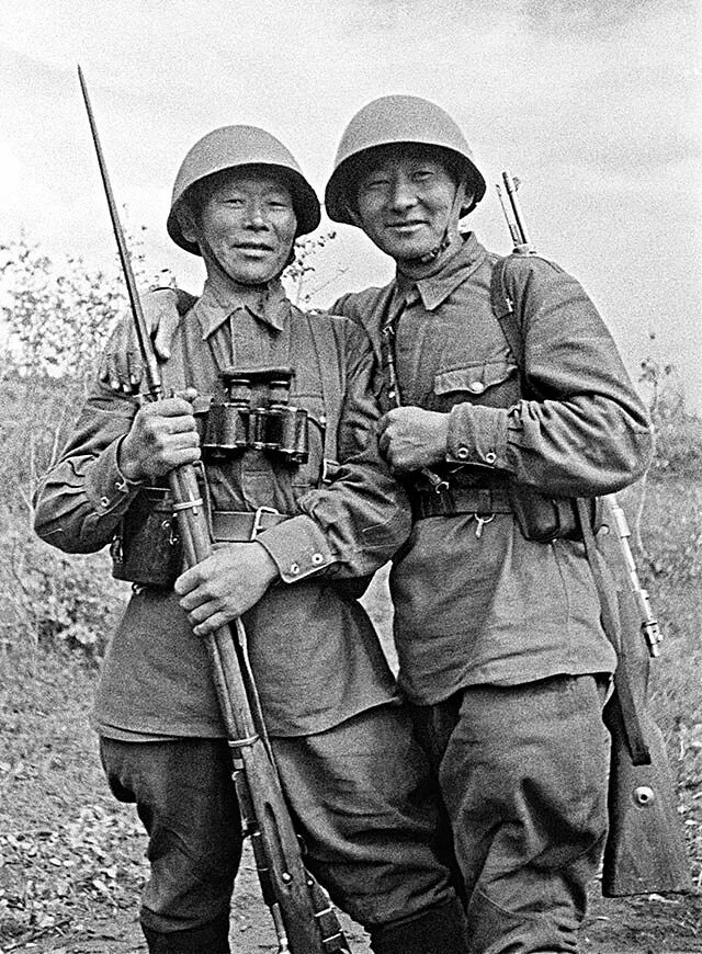 Семён Номоконов  и Тогон Санжиевич / Фото из открытых источников