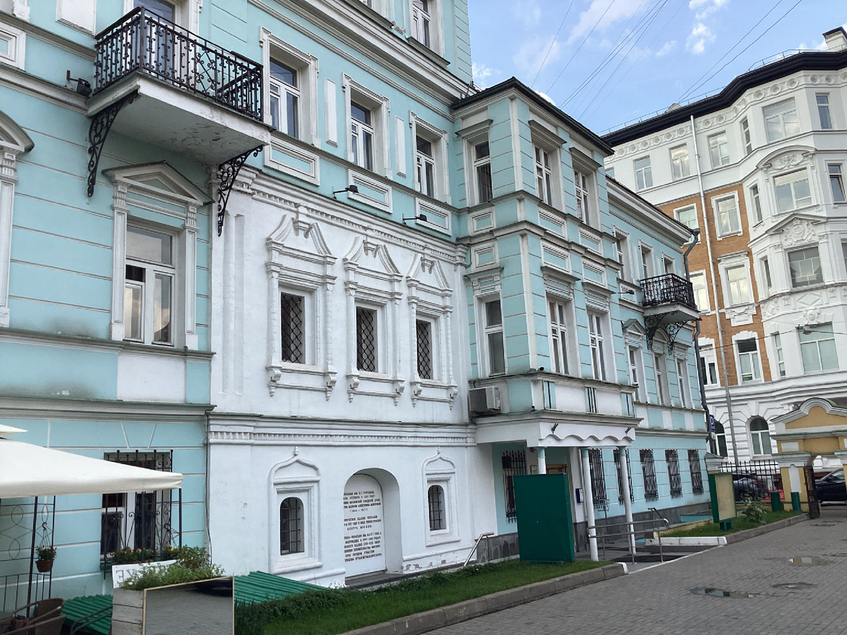 Первый корпус, где сохранена часть здания XVII века.