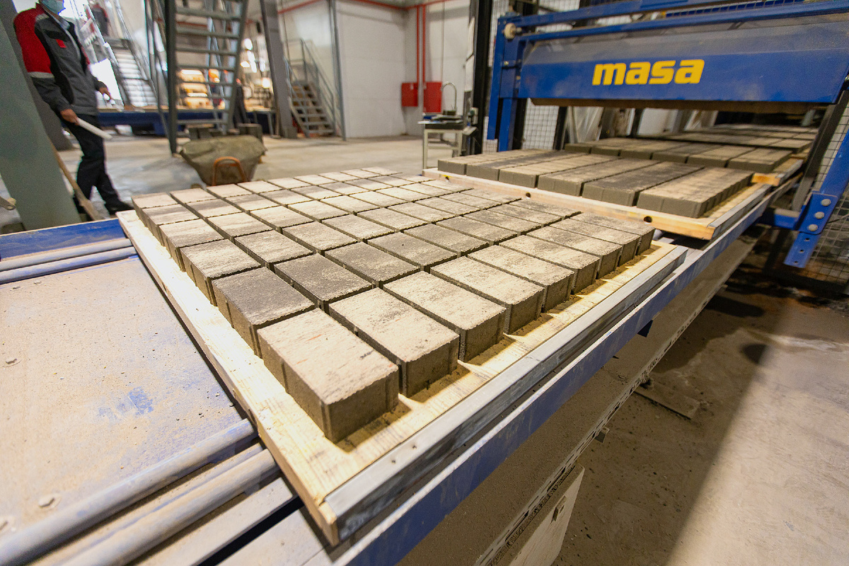 Завод тротуарной плитки Поревит теперь производит еще и кирпич