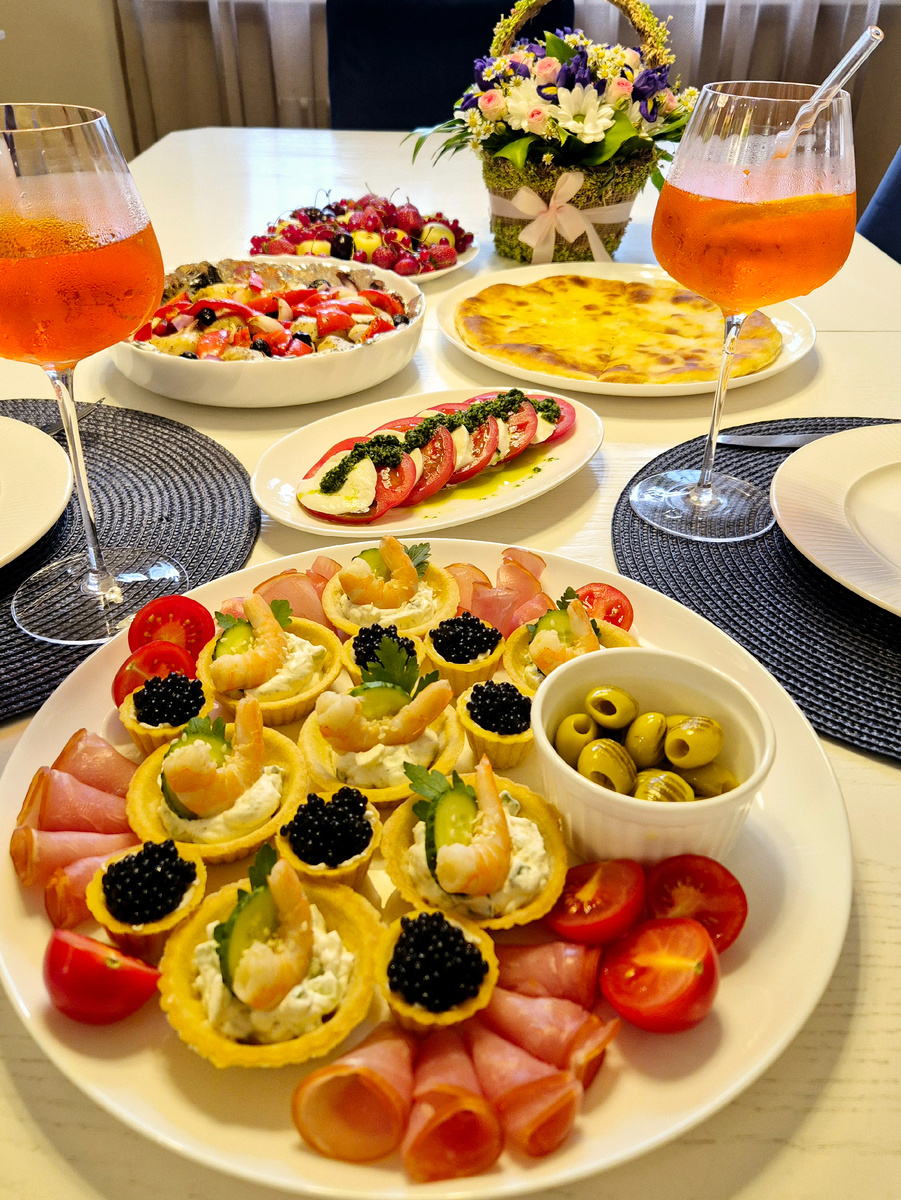 Праздничный стол на девичник 