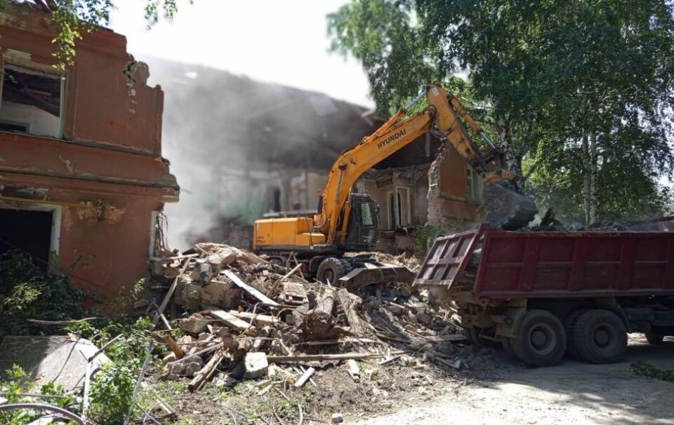    Снос дома на Петра Сухова, 12. Источник: barnaul.org