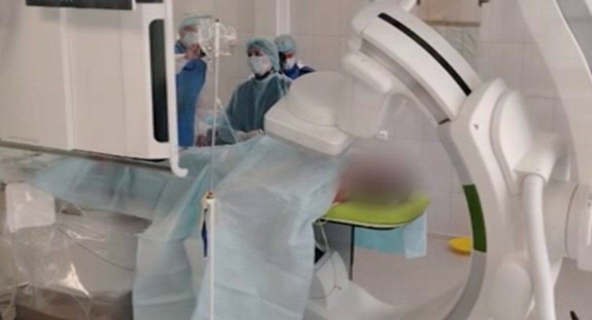    В эти минуты в Курской областной клинической больнице кардиохирурги представляют новый ангиограф