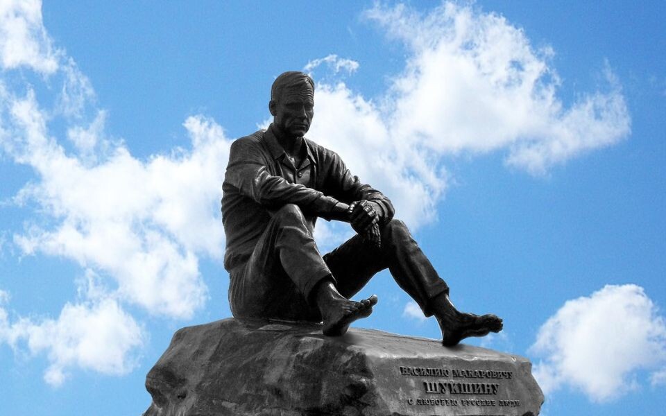    Памятник В.М. Шукшину на горе Пикет