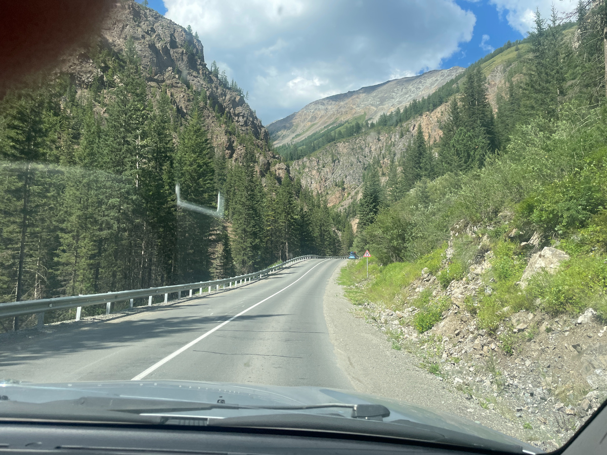 Догога Акташ - Красные ворота