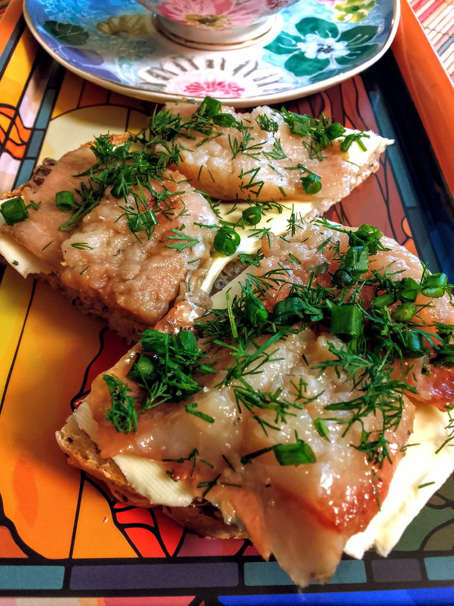 Хлебушек с маслом и селёдочкой😋