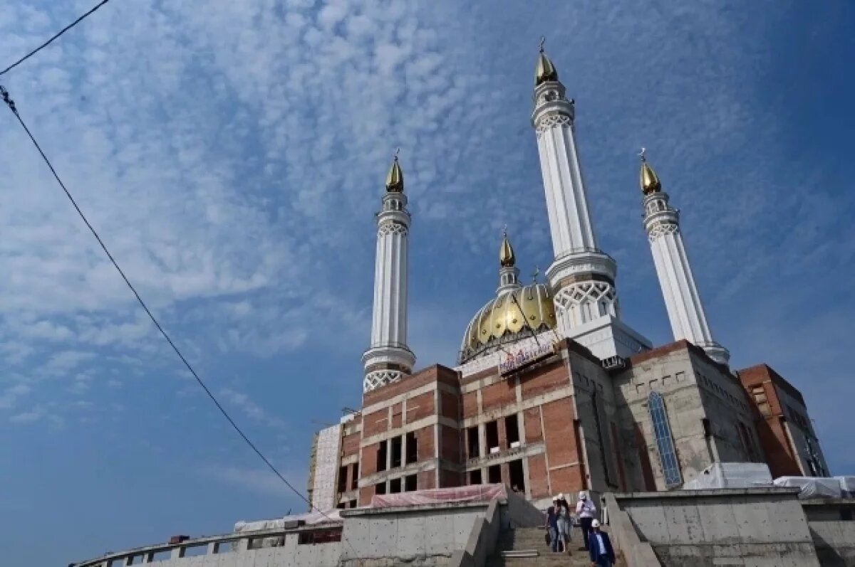    На Соборной мечети «Ар-Рахим» в Уфе завершены работы на куполе и минаретах