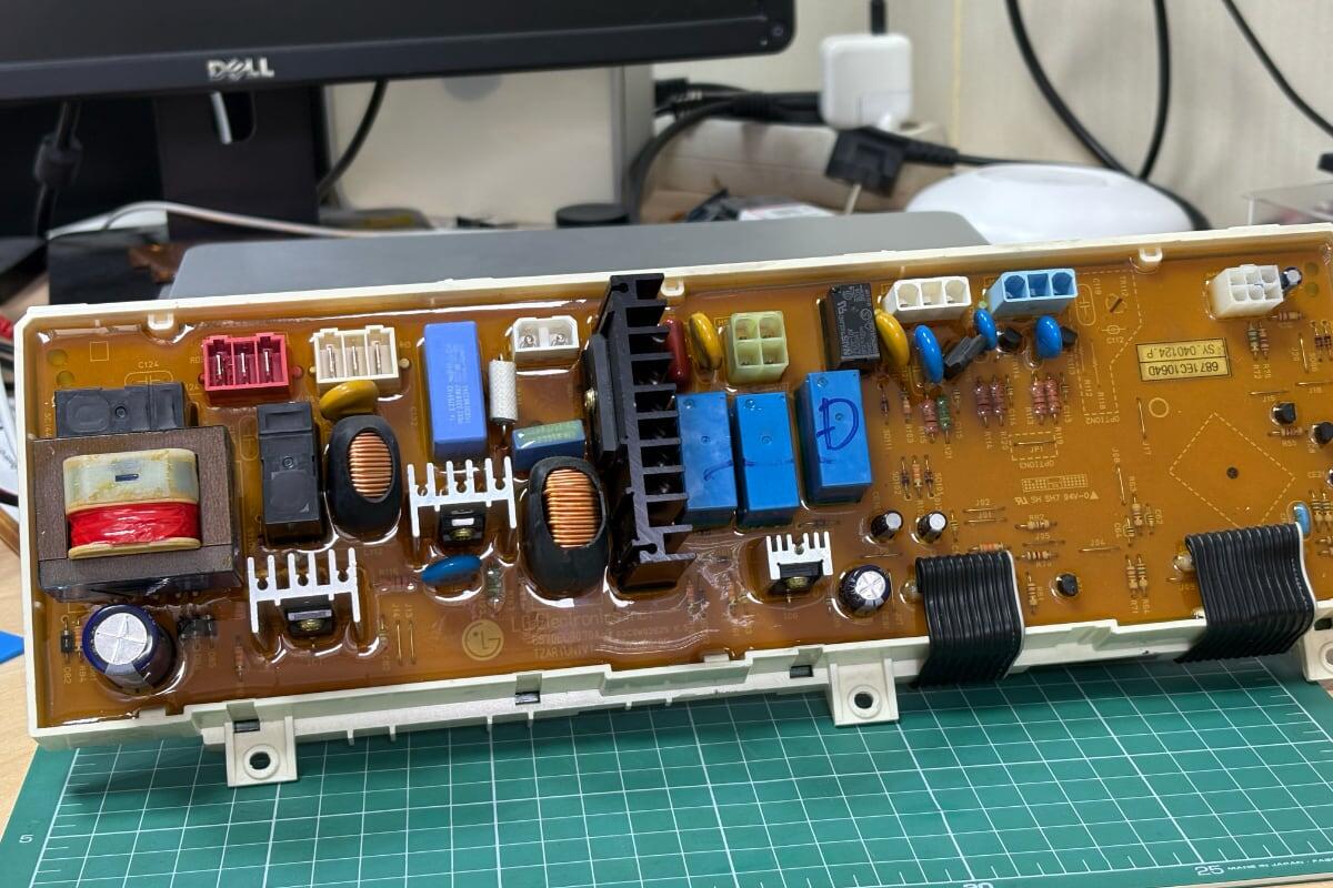 Так выглядит плата управления стиральной машины LG