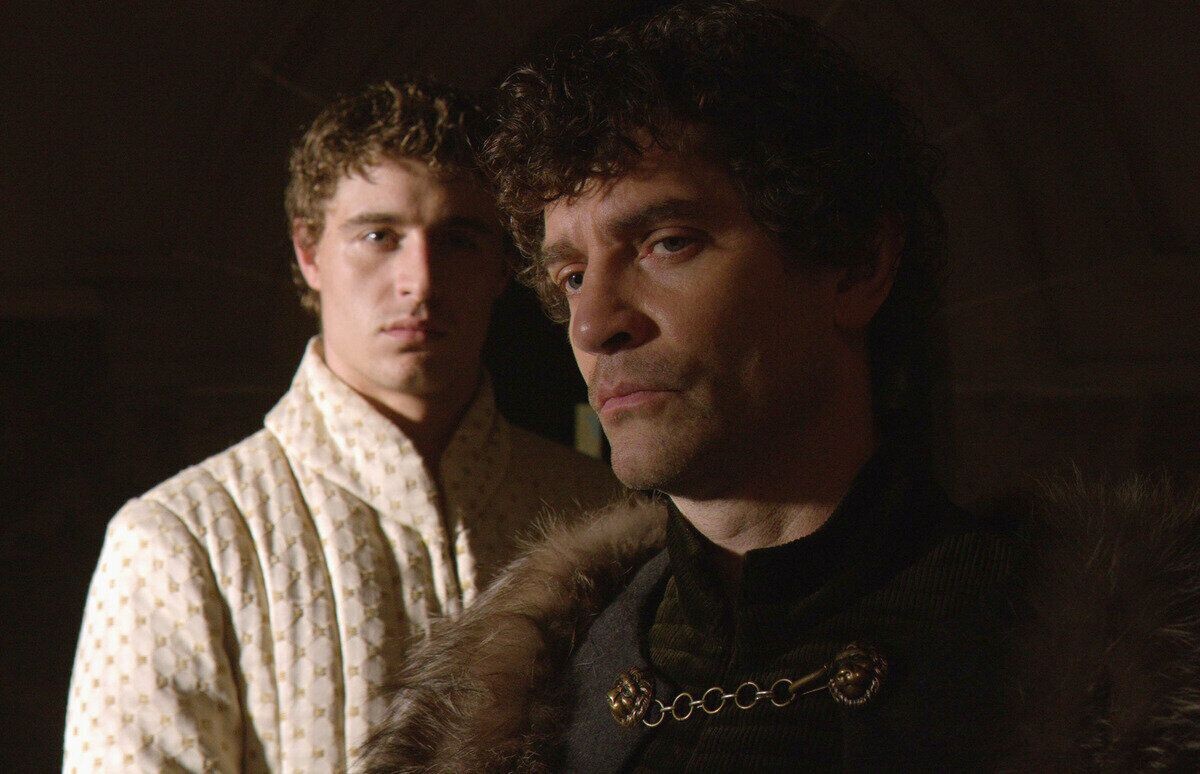 Граф Уорик теряет влияние при королевском дворе. На что он пойдет, чтобы его вернуть? 