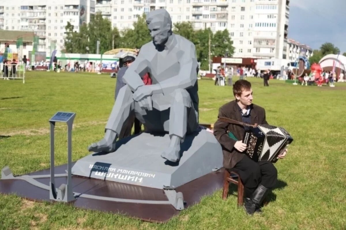    Памятник Василию Шукшину «переехал»