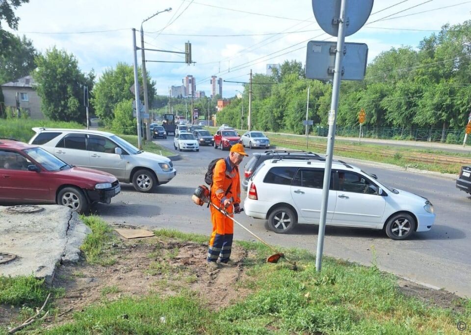    Работы по санитарному содержанию улиц Барнаула. Источник: barnaul.org