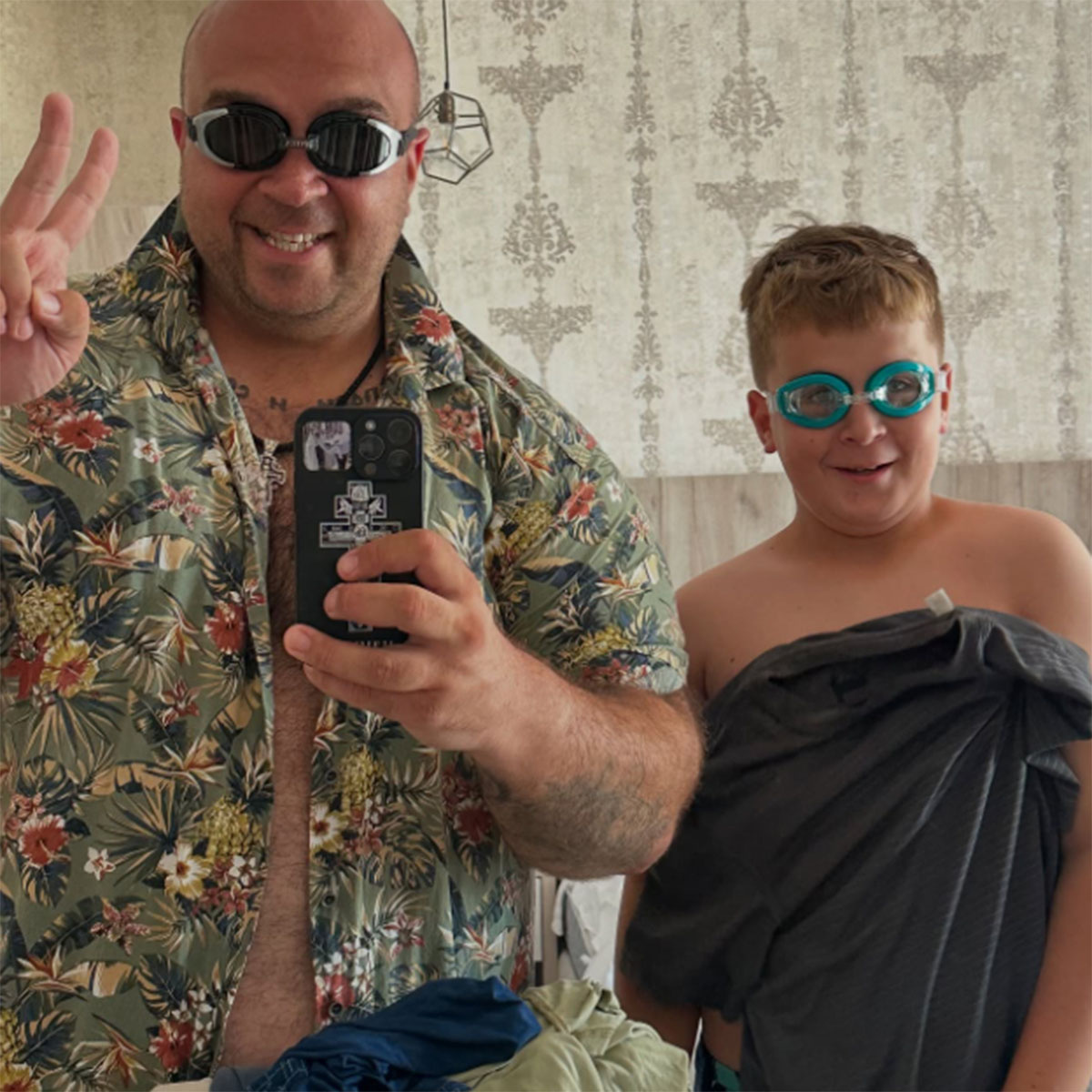 Глеб Жемчугов с сыном Мишей. Фото: соцсети Глеба Жемчугова