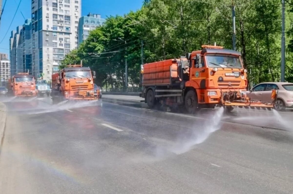    Машины для полива дорог будут ездить чаще из-за жары в Нижнем Новгороде