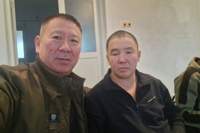    Герой России Алексей Петров (справа) восстанавливается. Фото: Telegram- канал главы Верхневилюйского района в Якутии Валерия Николаева