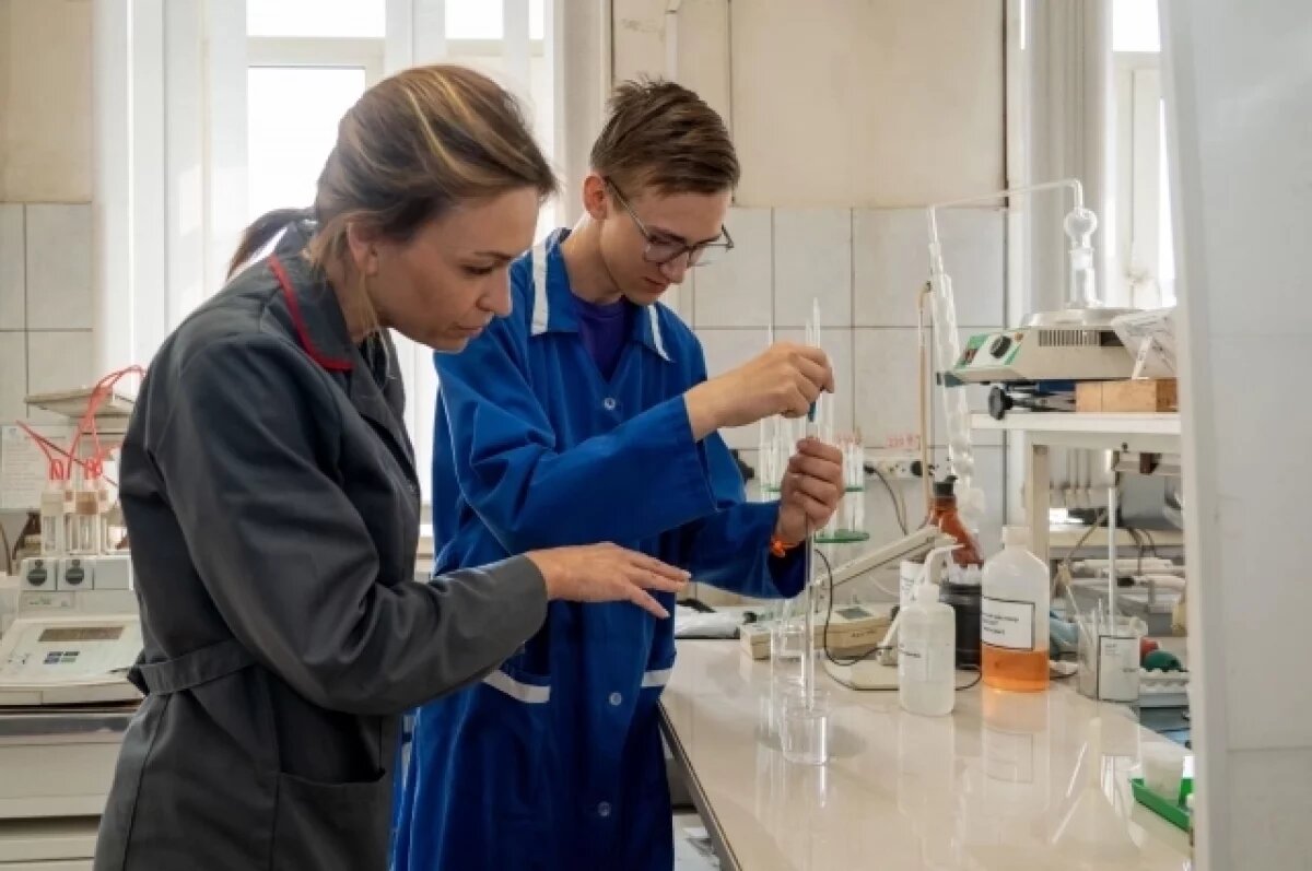    Школьники в Чусовом пришли на летние профессиональные пробы на завод