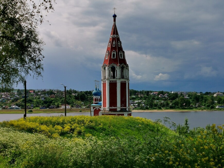 Колокольня Казанско-Преображенского собора на Романовской стороне © Екатерина Гурина