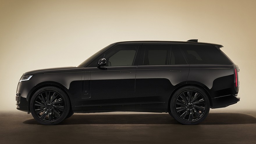    На фото: Range Rover SV Black