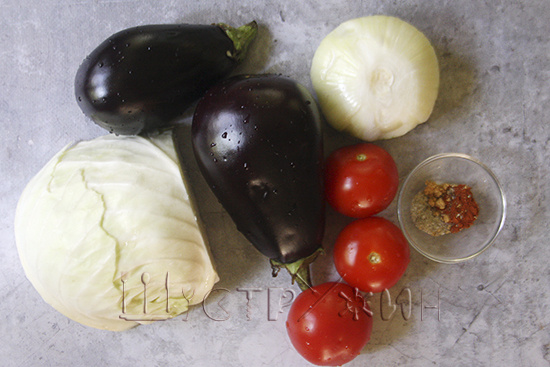 Что нужно для рагу из капусты и баклажанов.