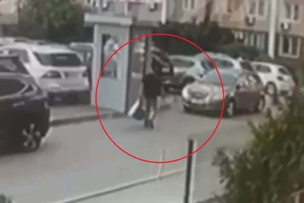    Прибыв на место ЧП, силовики найдут тело мужчины с огнестрельным ранением. Фото: Кадр видео