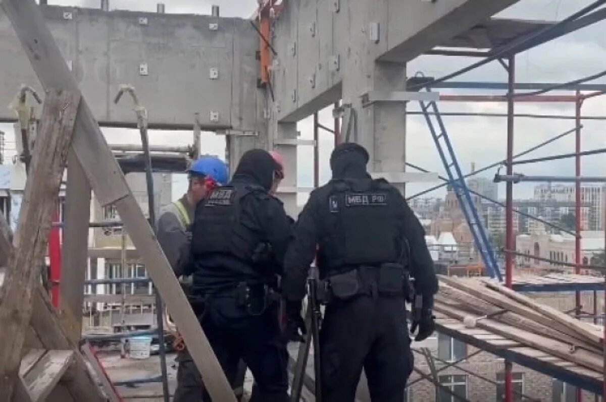    Сотрудники УСБ пресекли покровительство полиции над мигрантами в Ленобласти