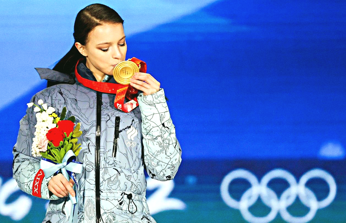 В 2022 году Анна Щербакова стала первой российской фигуристкой, получившей высшую награду на крупных международных соревнованиях в статусе чемпионки мира