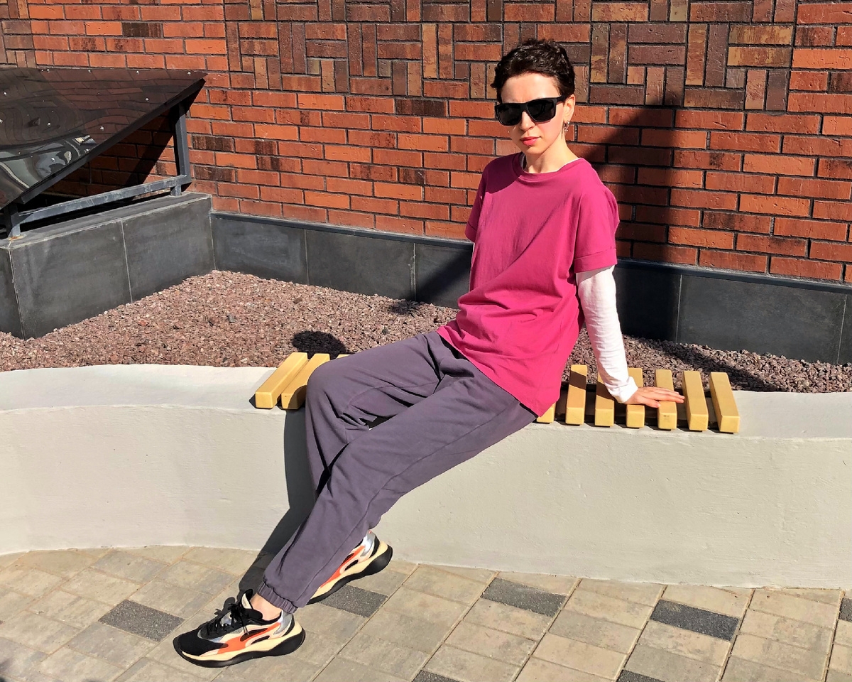 Автор презрительно смотрит на всех, кто так считает