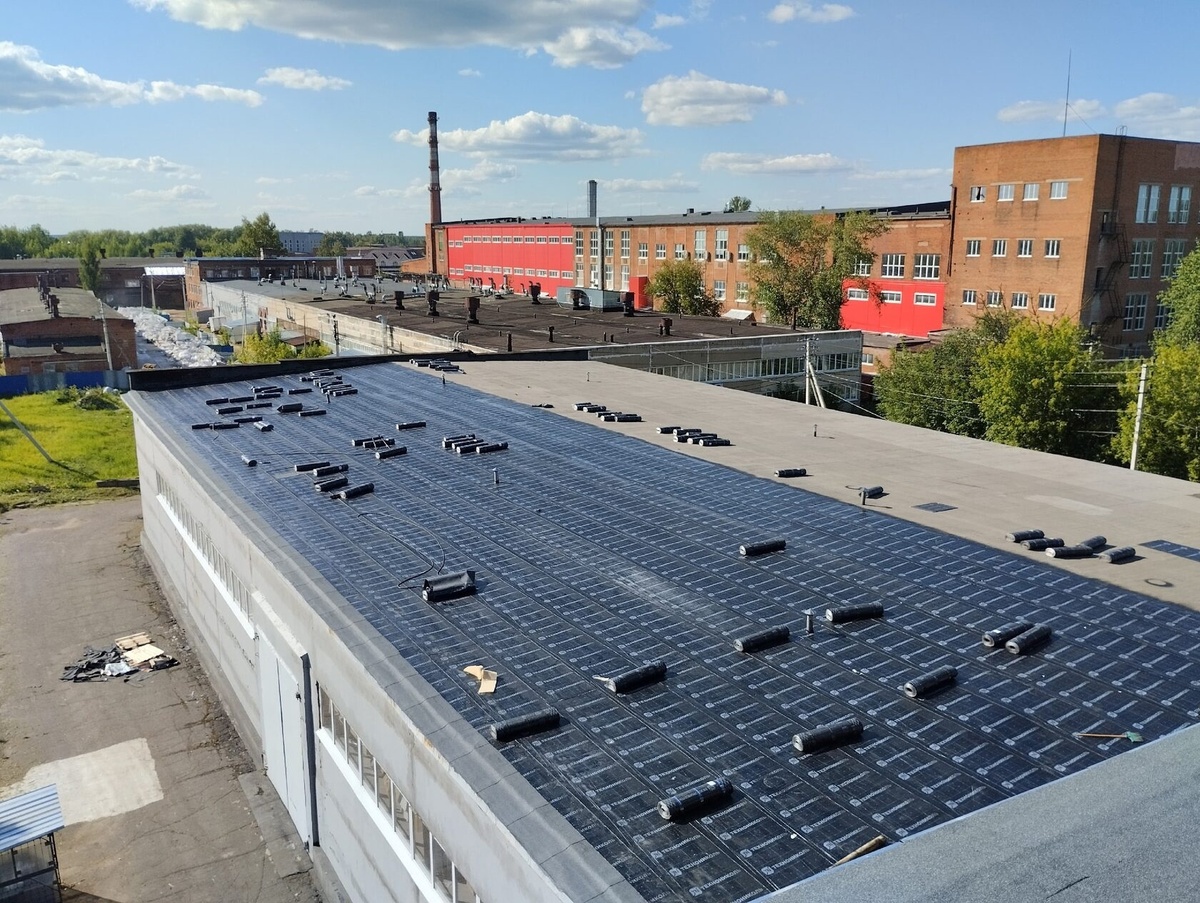 Кровля промышленных зданий: причины и особенности ремонтных работ