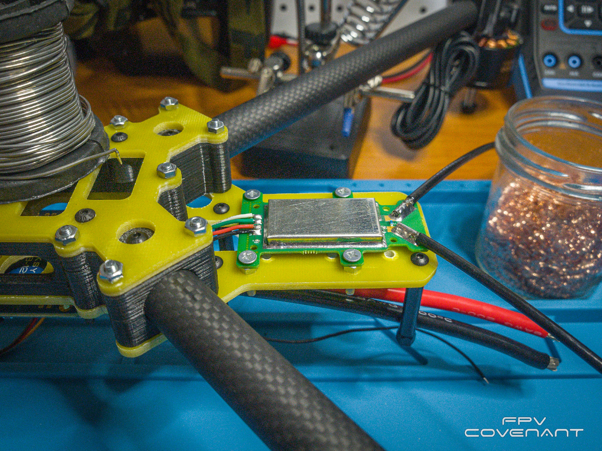 Устанавливаем на раму приемник "Радуга"