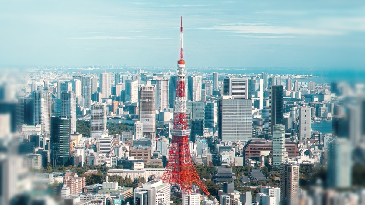 Фото из открытых источников. Панорама Токио. Токийская телевизионная башня.