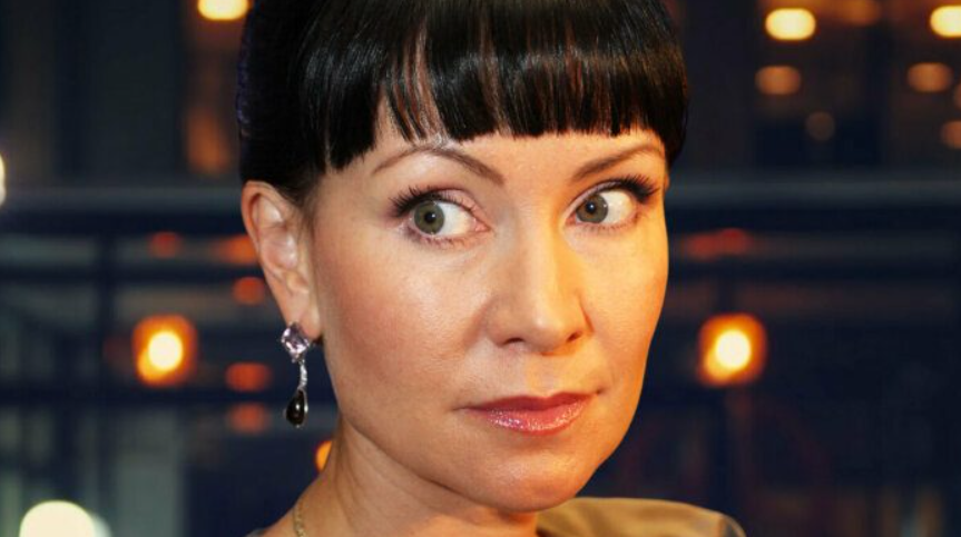 53 года, замужем за актером Александром Нестеровым, воспитывает двоих детей