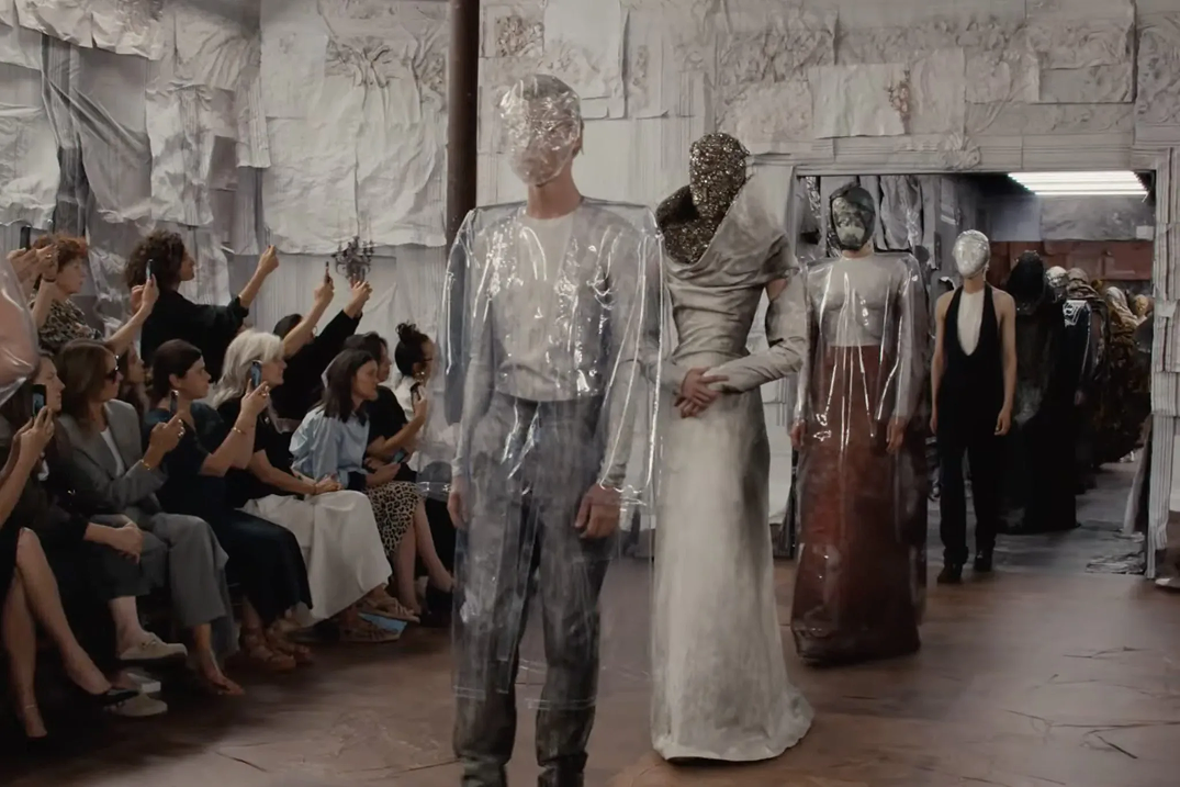    Много Маржелы и щепотка Гальяно: из чего состоит дебют Гленна Мартенса в Maison Margiela (фото 3)