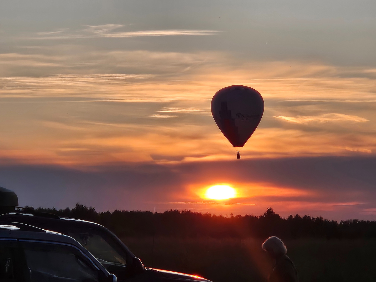 Клубный шар "Подари Небо" заходит на посадку.