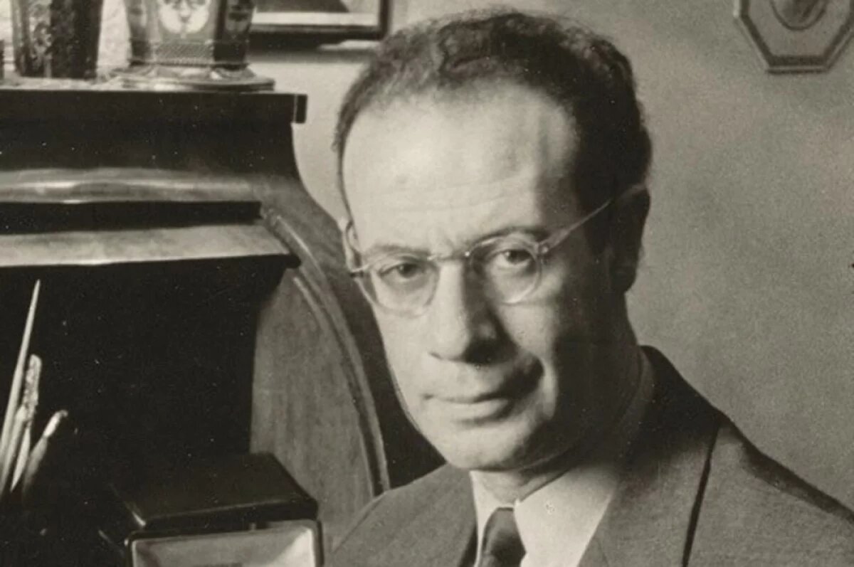    Любил футбол до смерти.