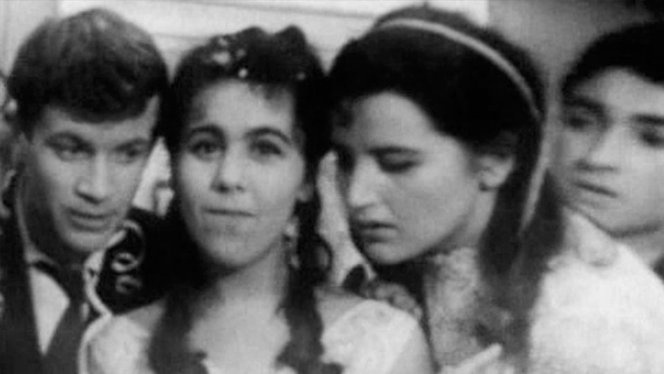 Татьяна Распутина (справа) в фильме-спектакле "Тебе, юность!"