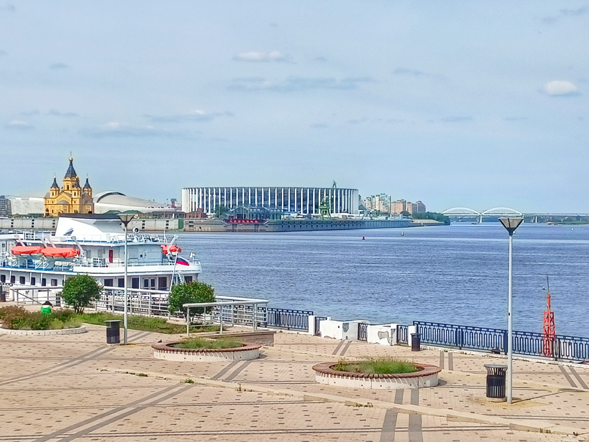 Нижний Новгород, Нижне-Волжская набережная, вид на Стрелку