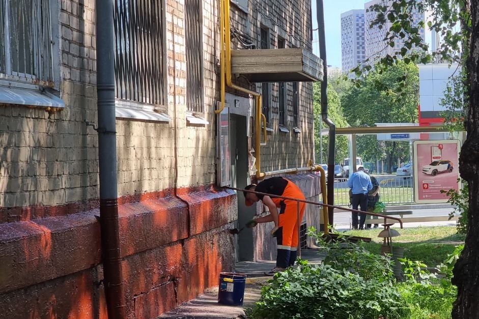 На фото на заднем плане видны новые дома, куда нас переселяют. Очень налгядно получилось