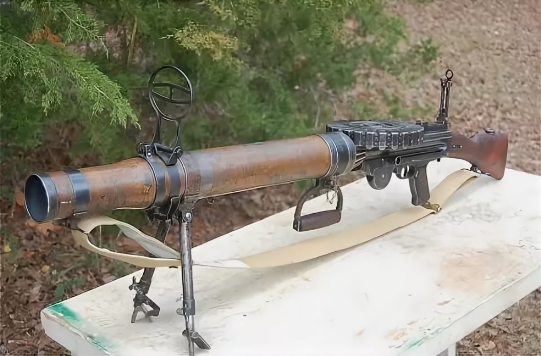 Пулемет Льюиса. Источник - https://www.youtube.com/watch?v=AqqEz3WblAE