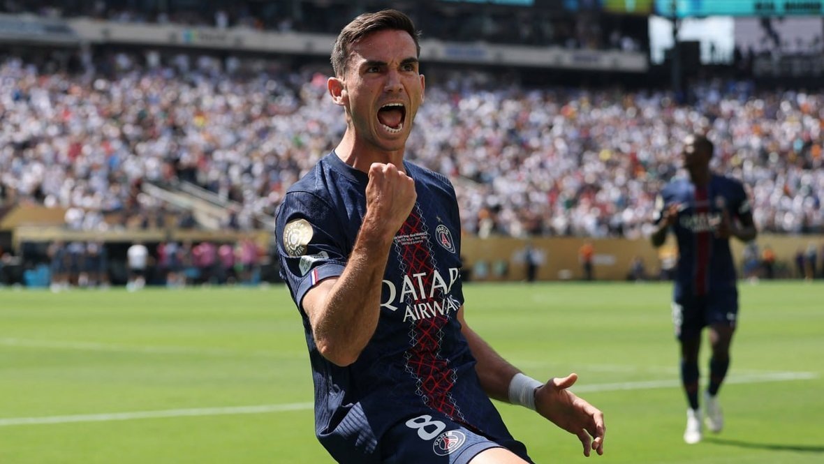 Фабиана Руис оформил дубль, поразив ворота мадридцев на 6-й и 24-й минутах. Фото Reuters. 