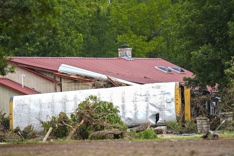    «Сотни людей уже унесло потоками воды». Жители округа в Техасе получили экстренное оповещение о наводнении через 1,5 часа