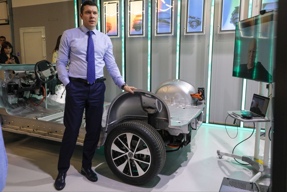   Алиханов в инжиниринговом центре «Кама»