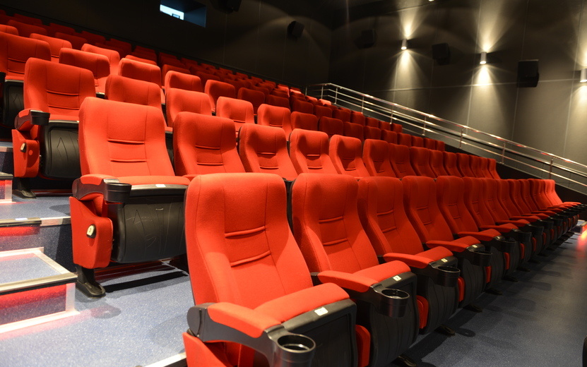    Кинотеатры в России могут ввести льготные билеты для семейных пар на романтические места