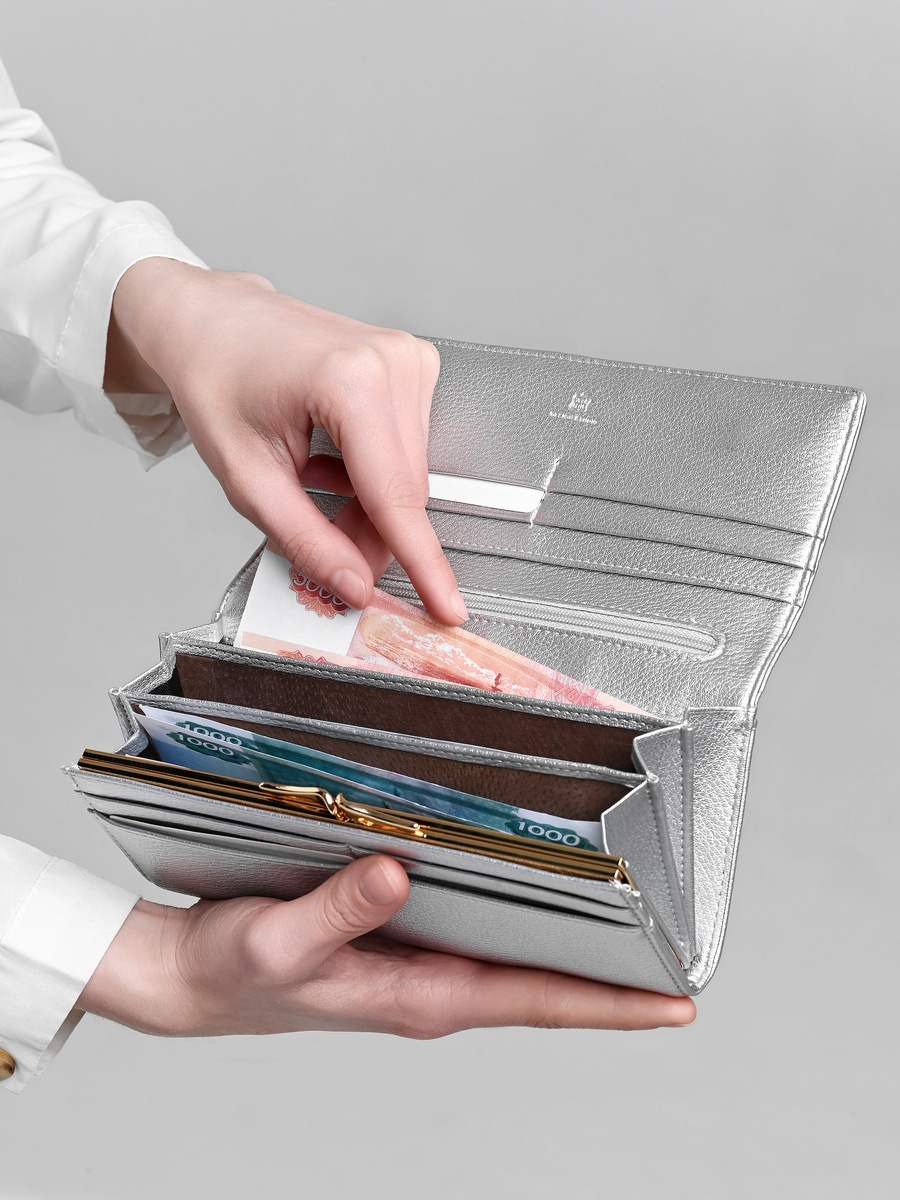 Кожаный кошелек в серебристом цвете G.Mokini артикул: 398616678