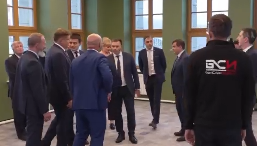     Губернатор Михаил Котюков с рабочей поездкой приехал в Заполярье