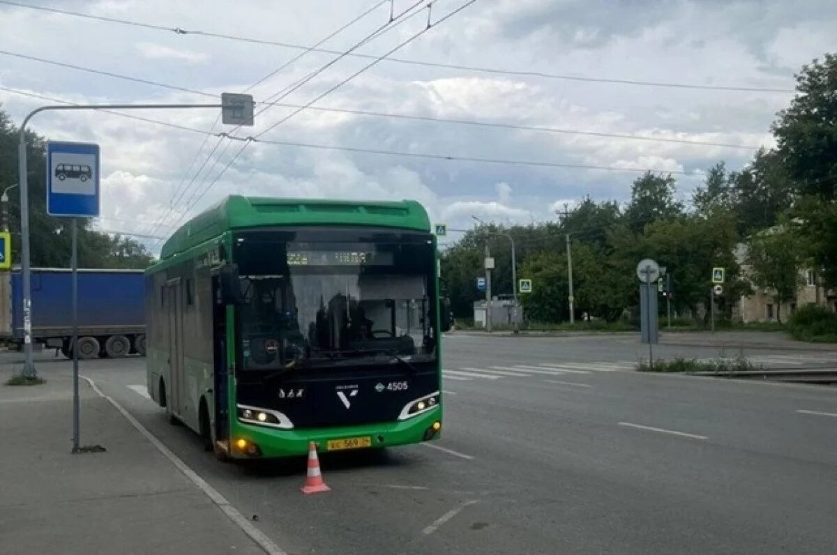    В Челябинске лишенный прав водитель автобуса устроил ДТП